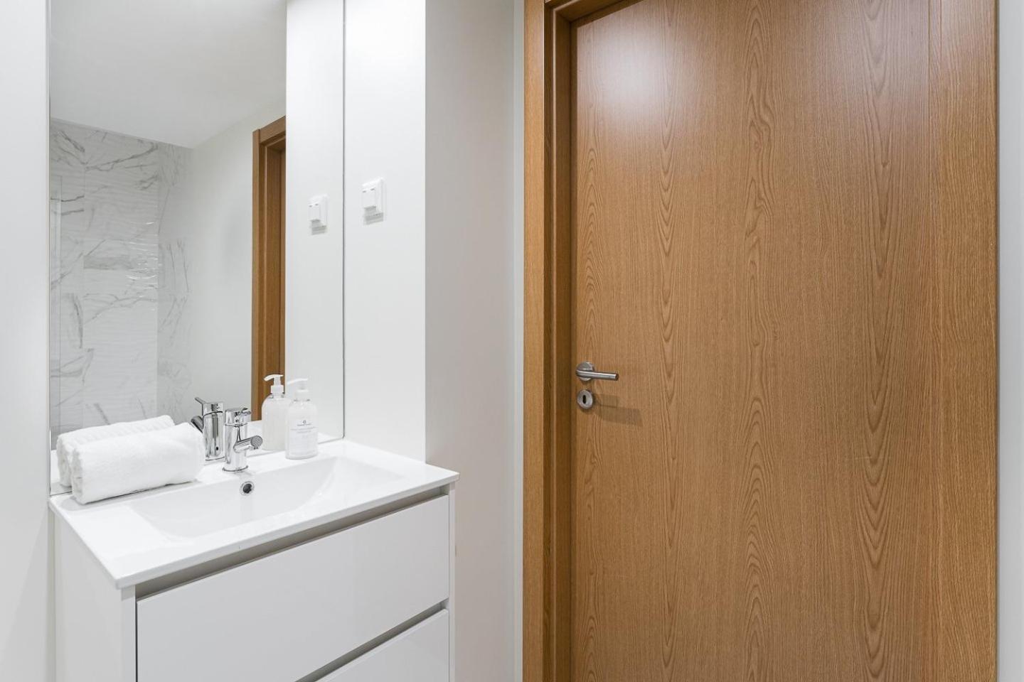 Guestready - Sleek Monochromatic In Bonfim Appartement Porto Buitenkant foto