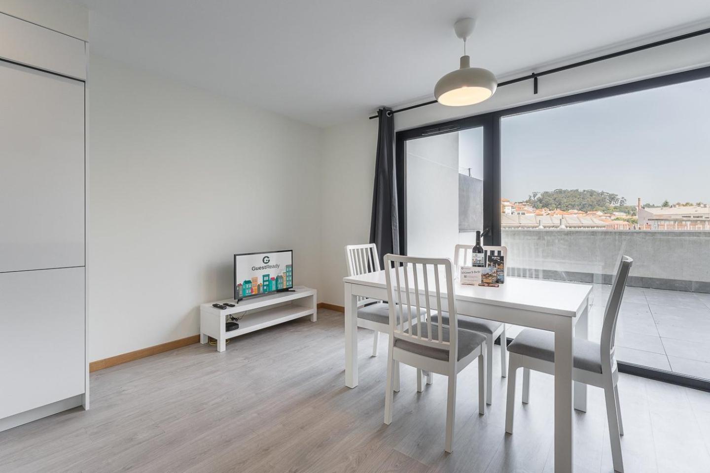 Guestready - Sleek Monochromatic In Bonfim Appartement Porto Buitenkant foto